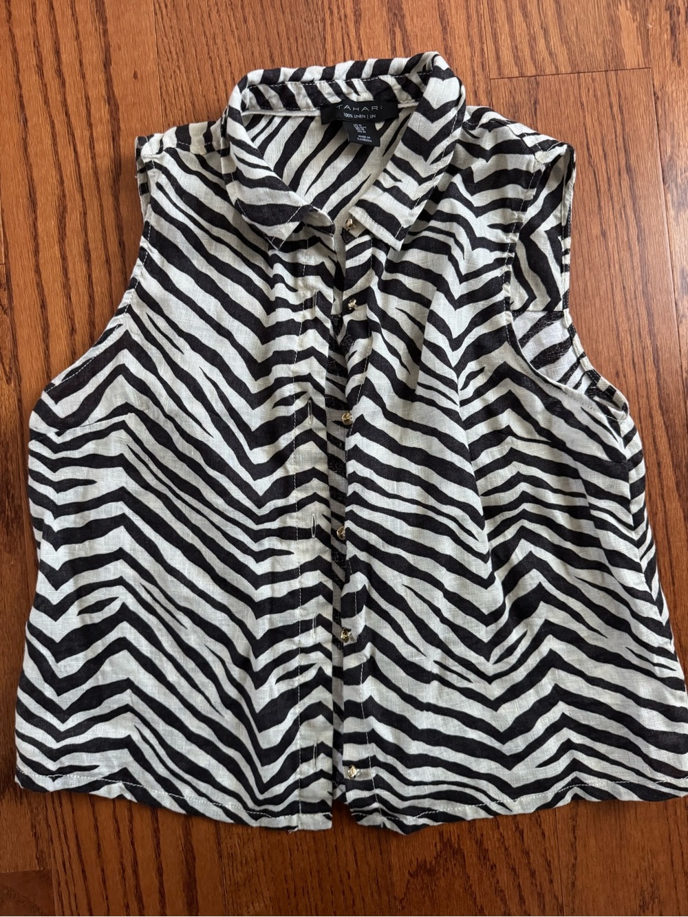 Tahari Black & White Zebra Print Sleeveless Button-Down Top